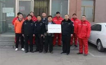 交警大隊深入?；\(yùn)輸公司進(jìn)行春運(yùn)安全檢查